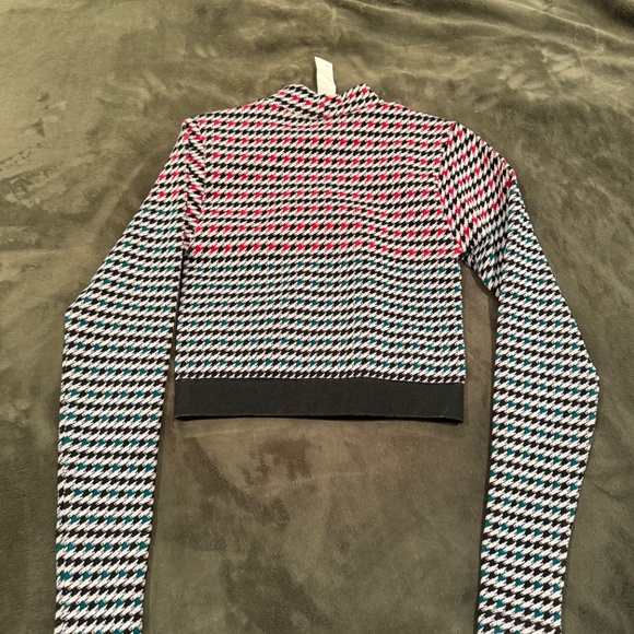 Fabletics Red and Black Houndstooth Top - Picture 4 of 8